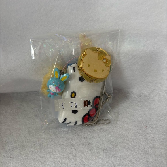 SOLD SET OF 3 HELLO KITTY Kiss Lock Pouch Keychain Bag Gold Hanger Bunny Charm - Picture 15 of 15